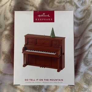 New 2022 Hallmark Keepsake Ornament (Go Tell It on the Mountain Piano Musical